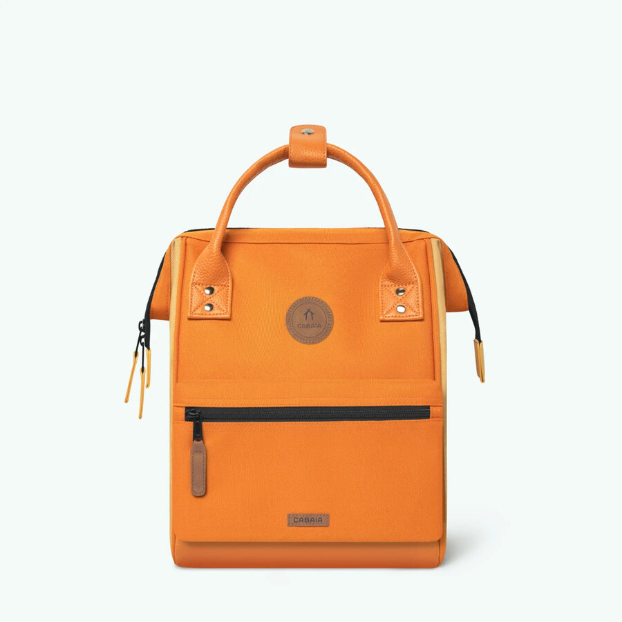 rucksack-abenteurer kleines gras