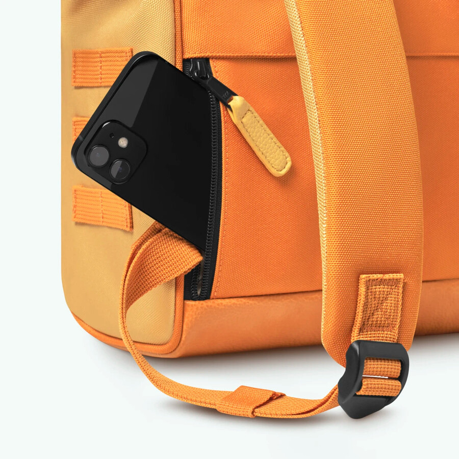 rucksack-abenteurer kleines gras
