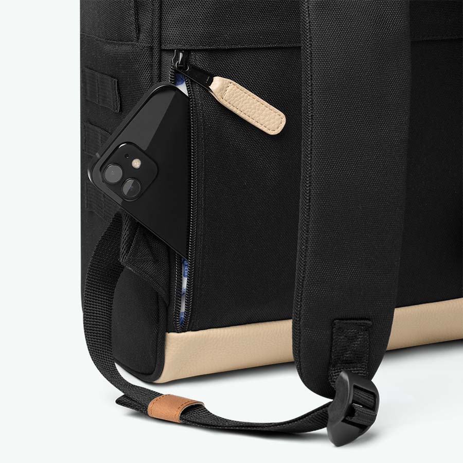 klassischer schwarzer rucksack – größe m