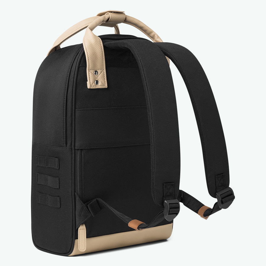 klassischer schwarzer rucksack – größe m