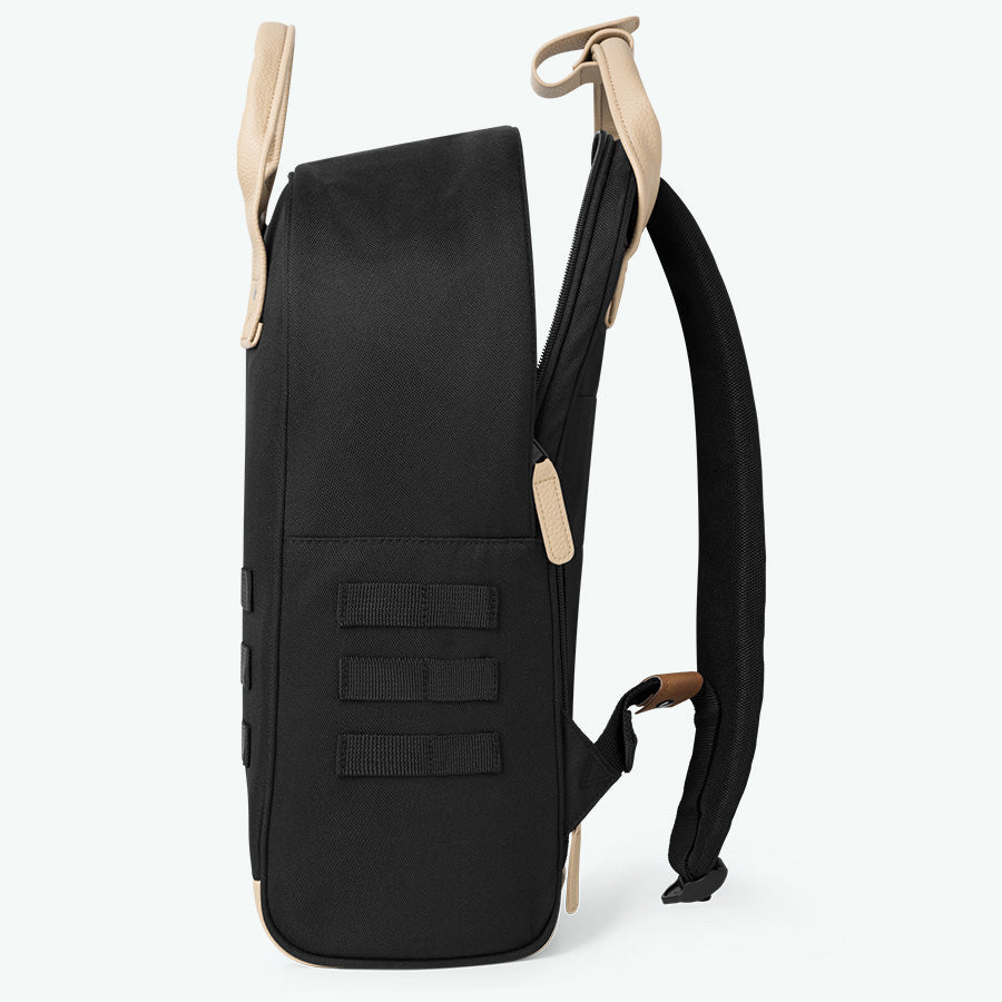klassischer schwarzer rucksack – größe m